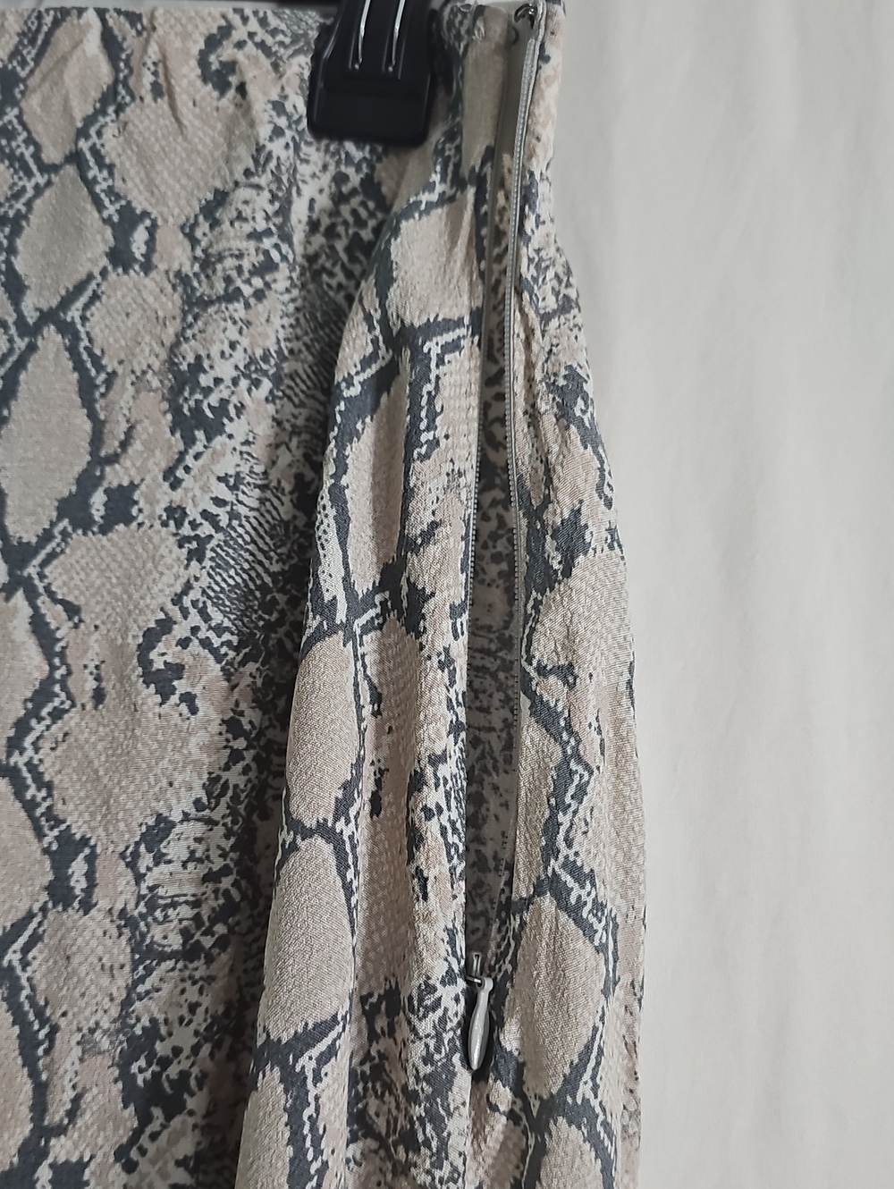 American Eagle Outfitters Snake-Print Midi Skirt in Beige and Gray - Picture 3 of 6
